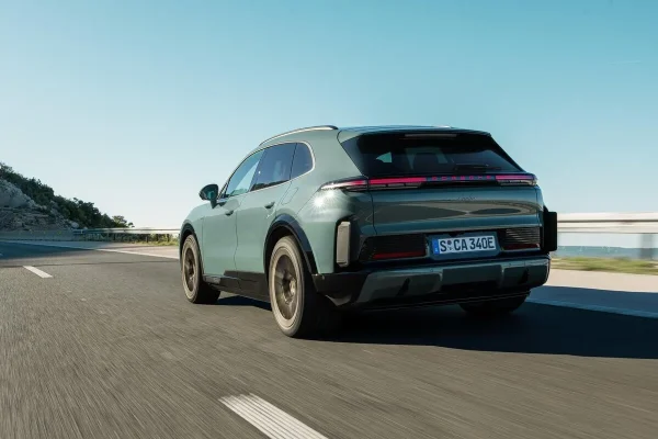 Porsche, working on a new seven-seater D-SUV