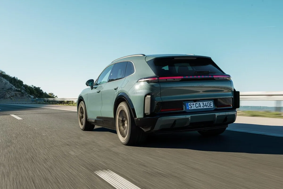 Porsche, working on a new seven-seater D-SUV