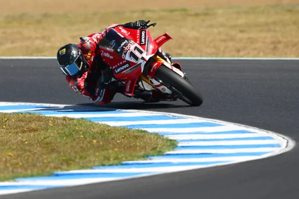 Phillip Island 2026, Superpole: nobody stops Bulega