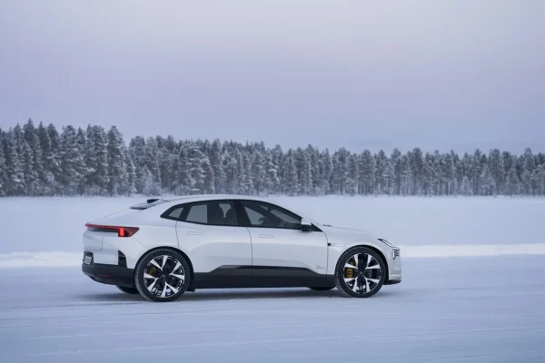 Polestar 4, new variant by the end of the year