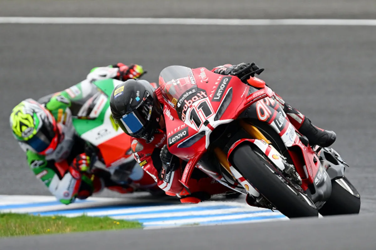 Phillip Island 2026, Superpole Race: comeback victory for Bulega
