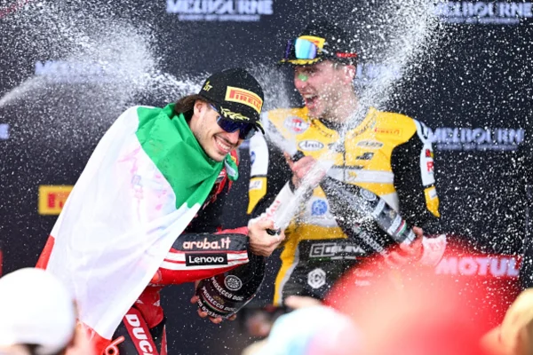 Phillip Island 2026, Race 1: Bulega leads an all-Italian top four