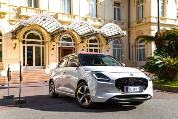 Suzuki Swift Hybrid, the Sakura special series debuts