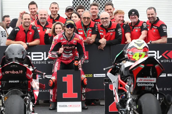 Phillip Island 2026, Race 2: Bulega's perfect weekend