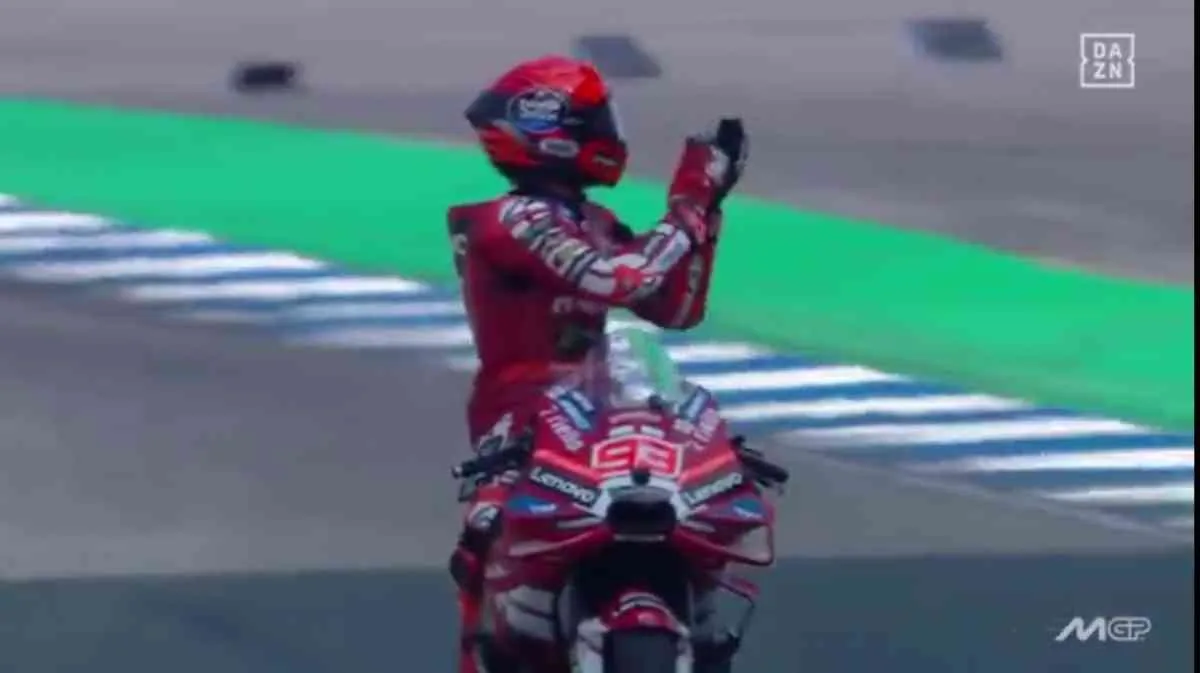 Marquez doesn't cause controversy, but that applause towards Race Direction…