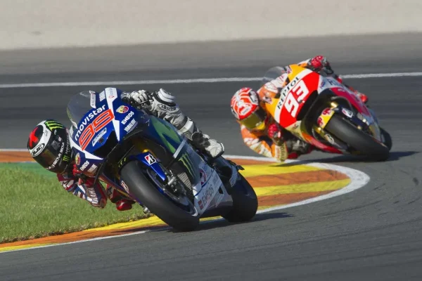 Lorenzo remembers Valencia 2015: “The ‘Rossi fans’ booed me and Marquez, they called me a thief and insulted my mother”