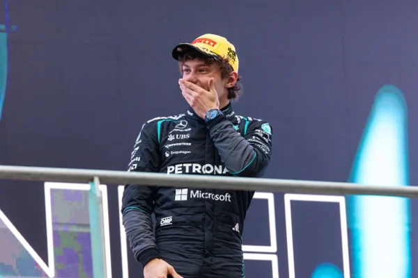 The speaker’s incredible gaffe on the podium: Antonelli becomes Kimi… Raikkonen!