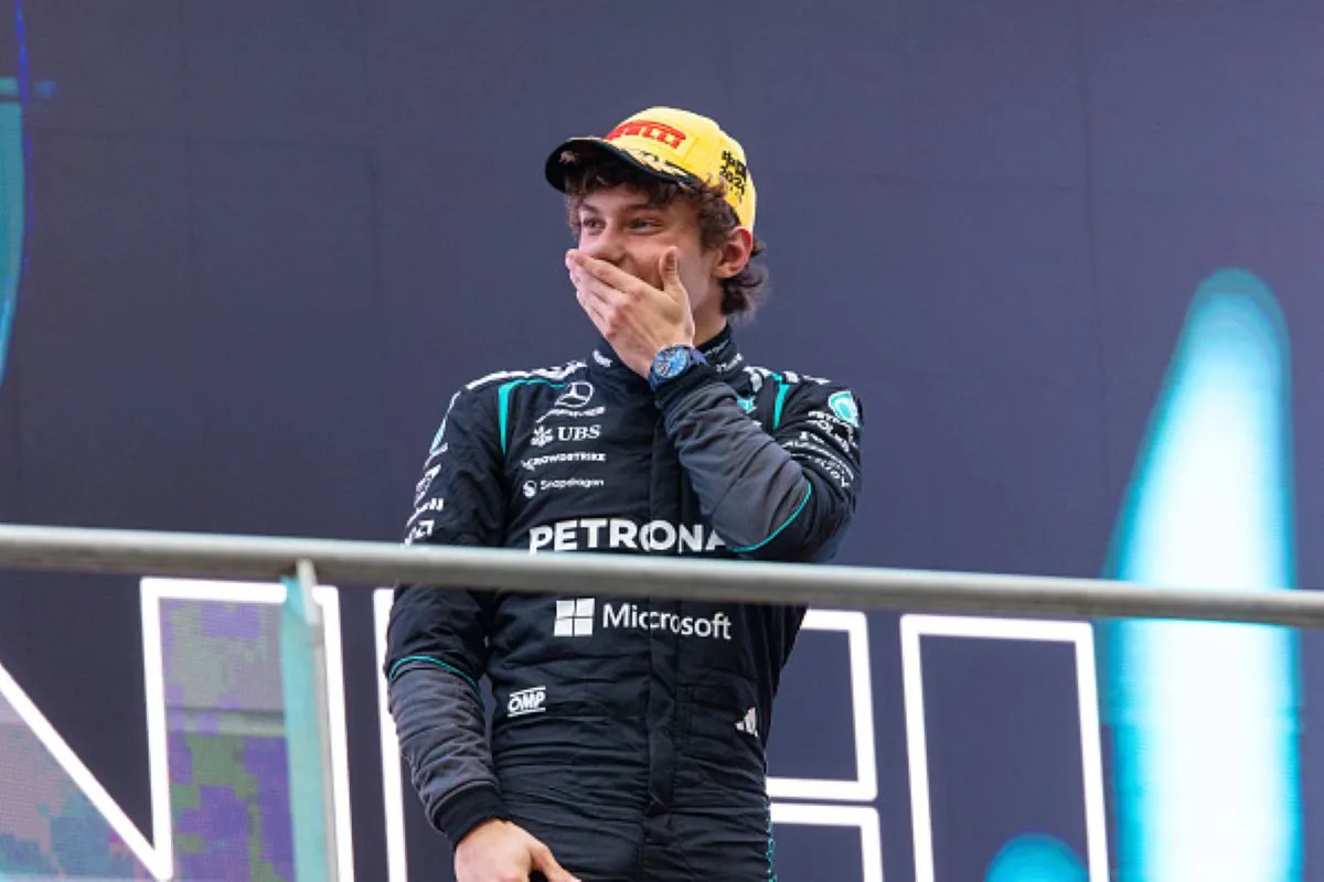 The speaker’s incredible gaffe on the podium: Antonelli becomes Kimi… Raikkonen!