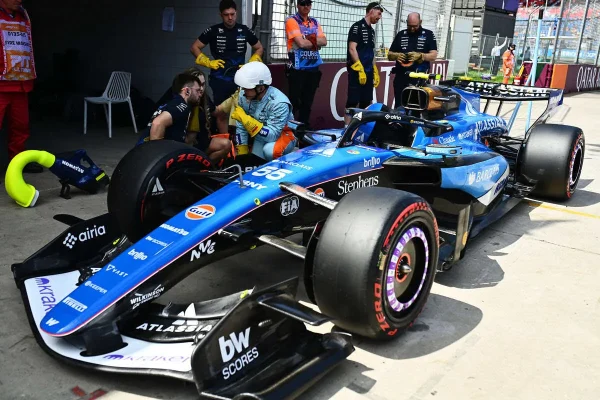 Mercedes, the only problem is reliability: power unit failure on Sainz’s Williams