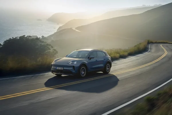 Porsche Cayenne S Electric, up to 666 hp of power