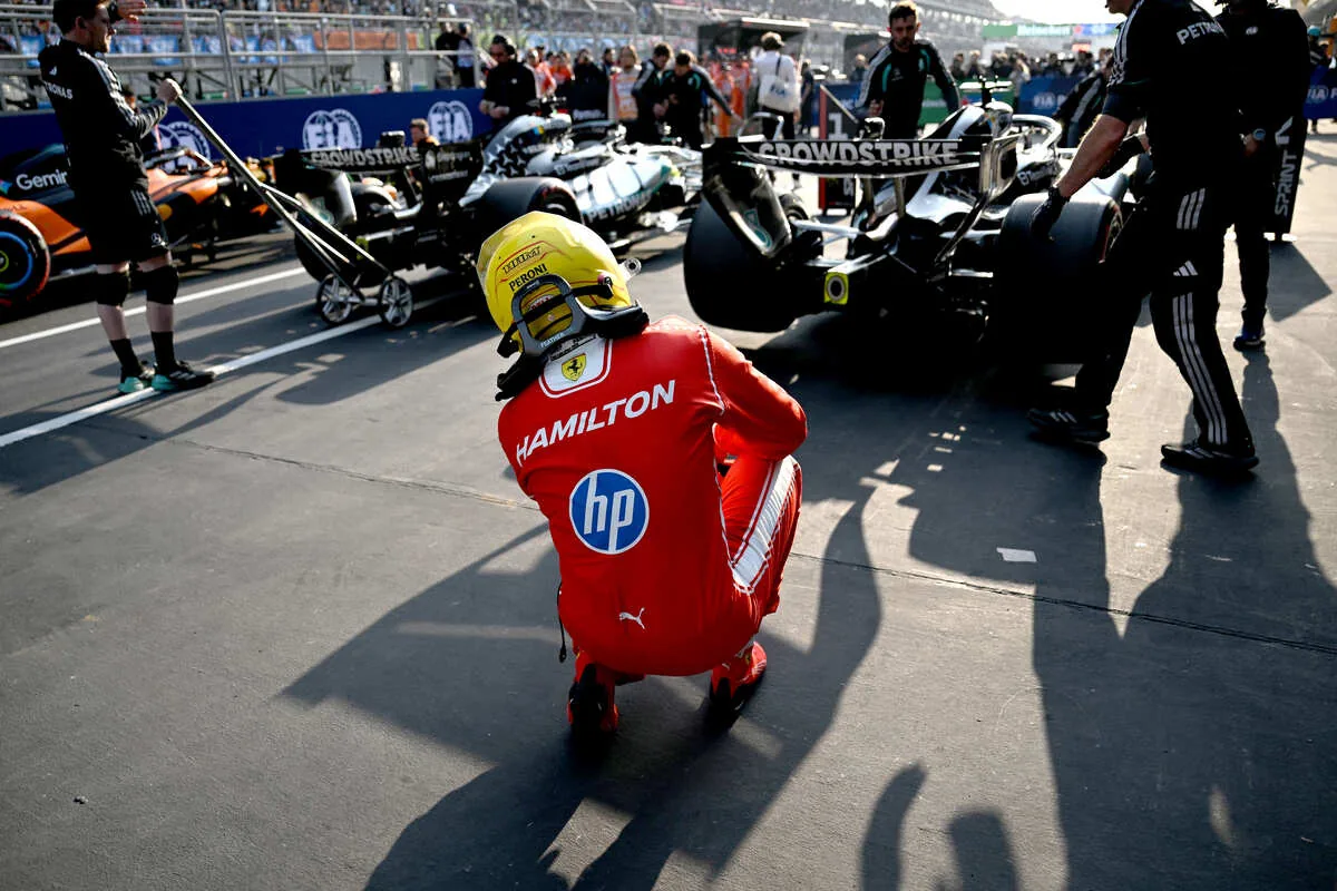 Hamilton via radio: “Crazy to be 6 tenths off Russell”, Santi: “Gap due to the engine”