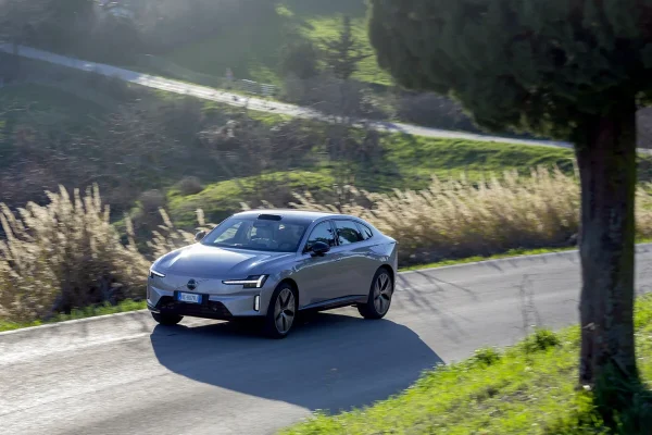 Volvo ES90, how the first 800 Volt electric car is doing
