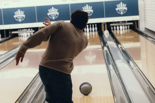 Ferrari, a night of fun: Hamilton takes the team bowling – PHOTOS