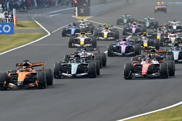 Slow-motion starts: in four starts Antonelli and Russell lost 21 positions