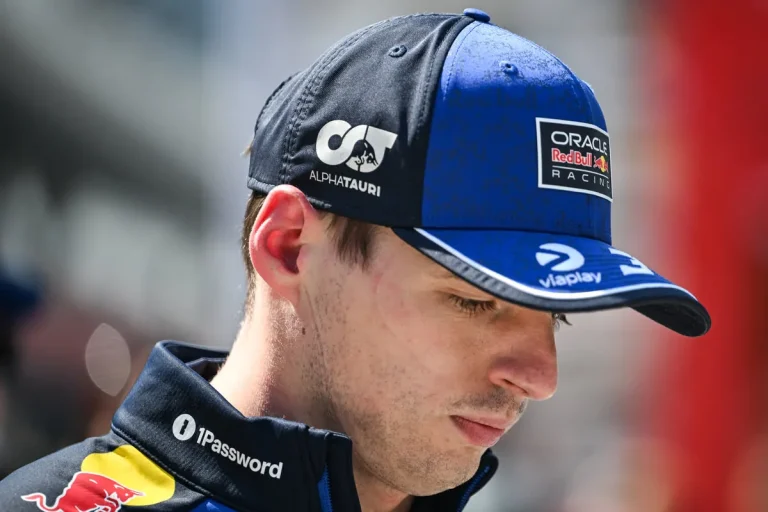 Verstappen resigned: “Undriveable car”. And Mekies apologizes over the radio.
