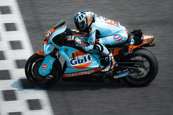 Fernandez: “Rossi is my idol, I had doubts about overtaking Marquez”