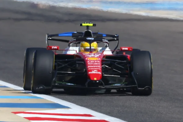 Hamilton dances the Macarena: “I thank the team. It wasn't expected to have it here already”