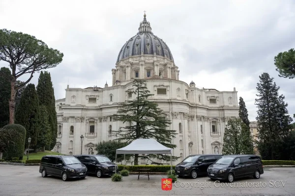Mercedes, five electric vans for the Vatican