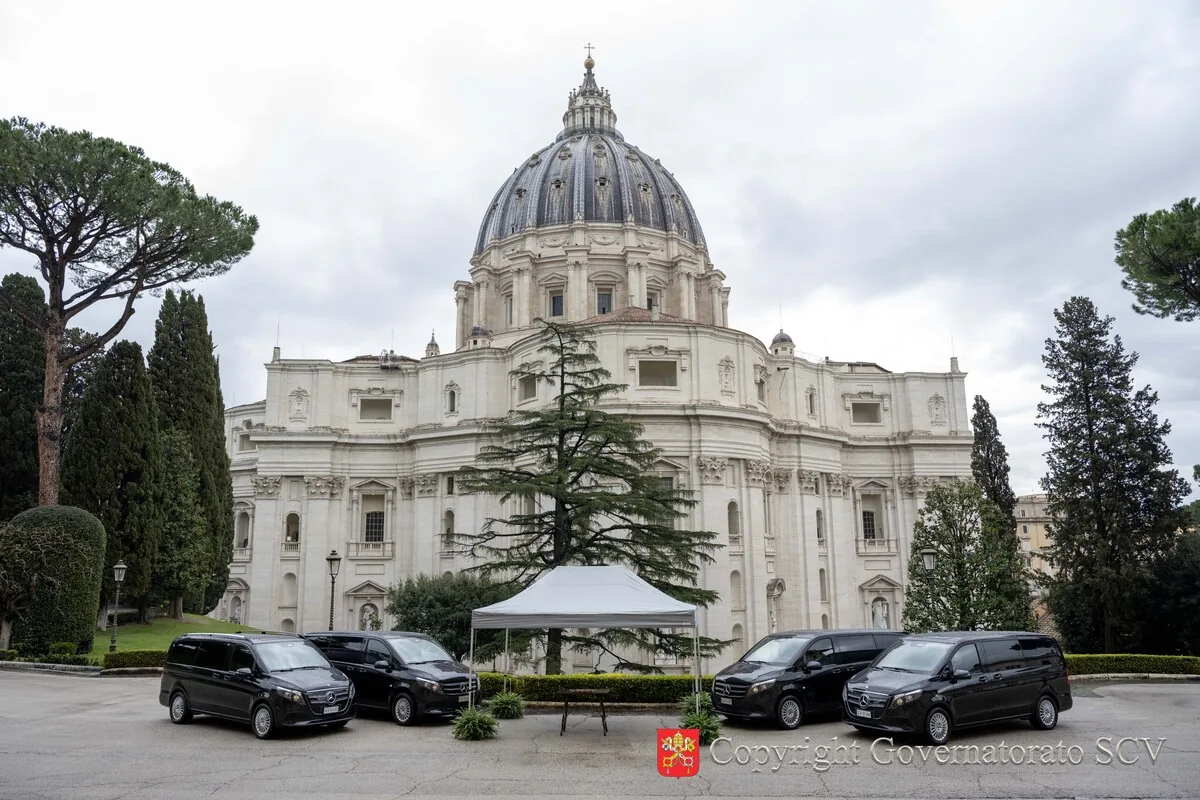 Mercedes, five electric vans for the Vatican