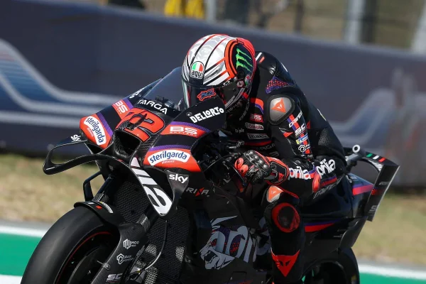 Bezzecchi jokes citing Rossi and Lorenzo: “Martin copies me? Then I'll put the wall in the garage”