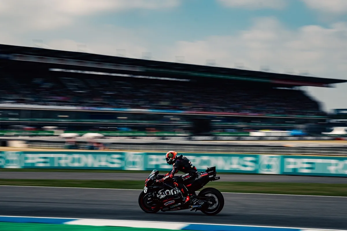 Thailand GP 2026, race results: Bezzecchi triumphs, Acosta 2nd. Ducati crisis, the two Marquez out and Bagnaia 9th