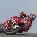 Marquez: “My mistake. After a crash like that you don't feel like going back on track anymore, but we are paid to do it”. And he finishes first.