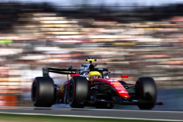 F1 Chinese GP 2026, Race: Antonelli ahead of Hamilton, McLarens already retired! – LIVE