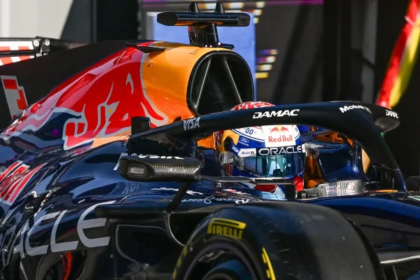 Verstappen slams the RB22: “The car is completely undriveable”