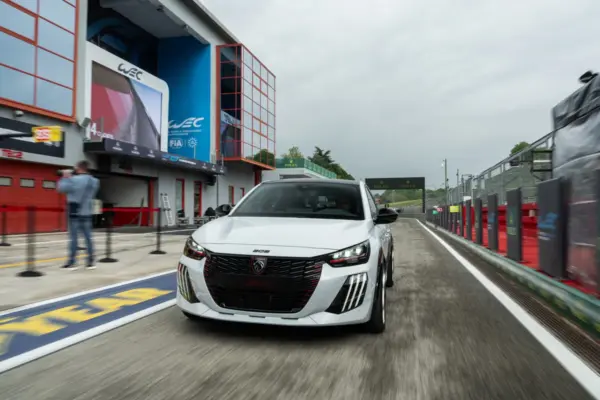 Peugeot 208 GTi, electric meets performance