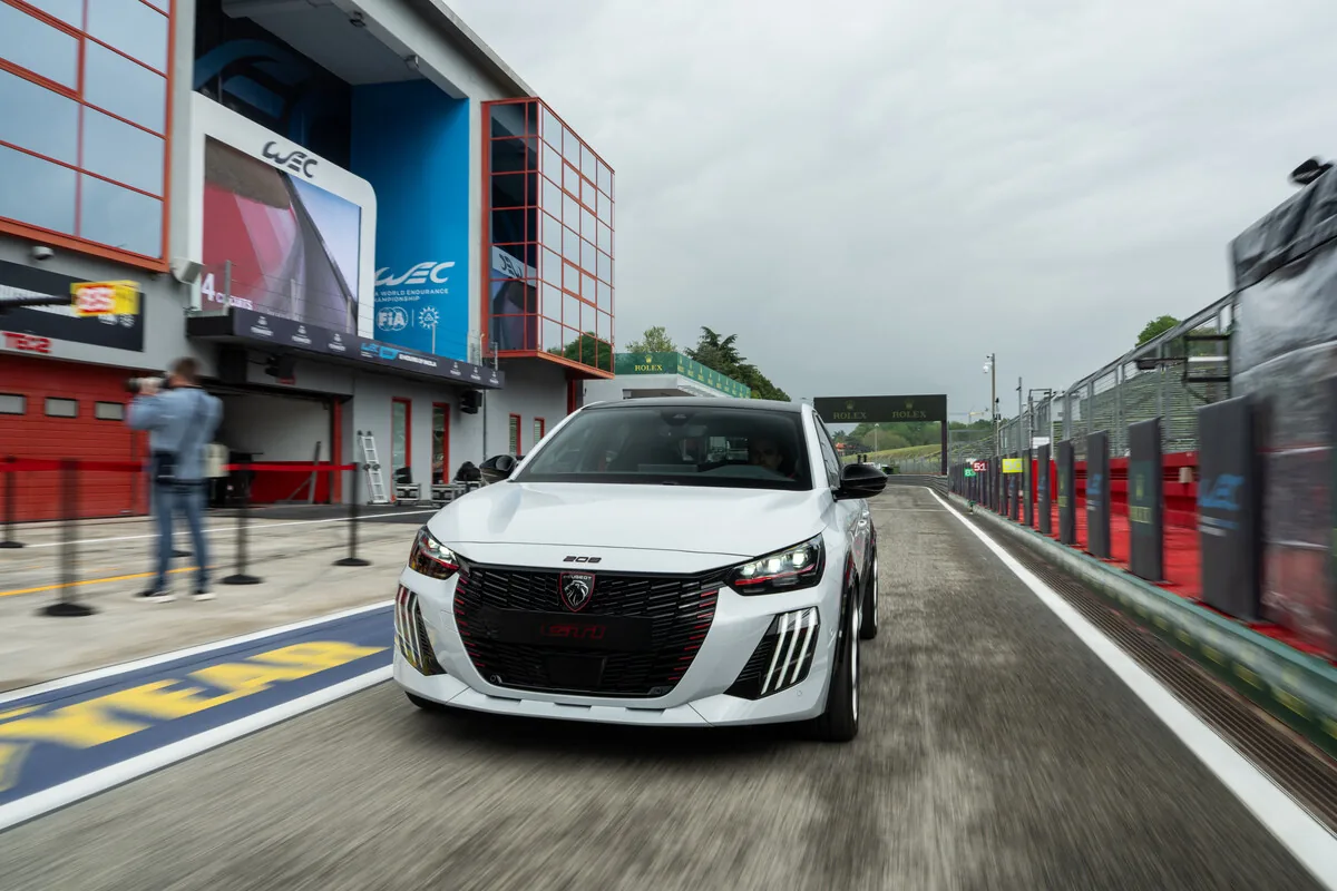 Peugeot 208 GTi, electric meets performance