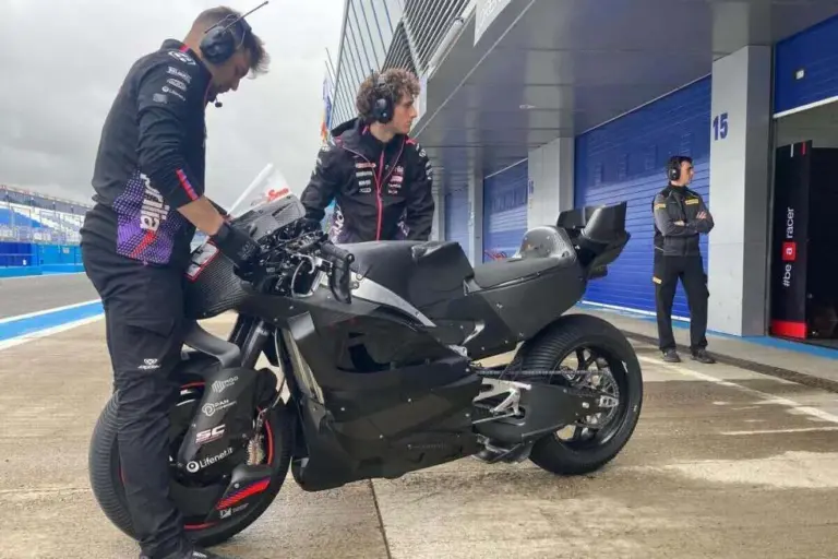 The big day for Aprilia: debut of the 850cc of 2027 in Jerez – GALLERY