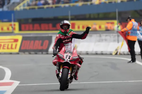 Assen 2026, Superpole Race: Bulega -1 from Razgatlioglu's record