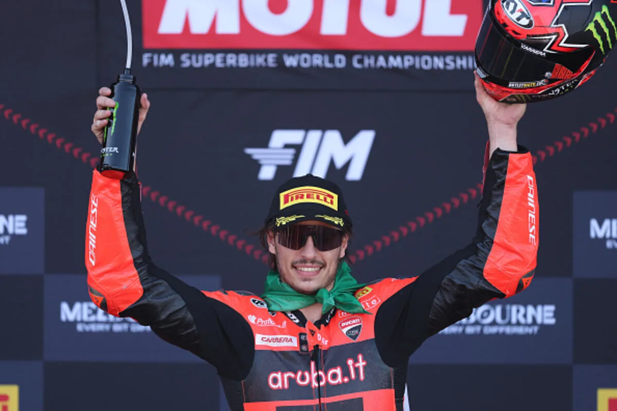 Alex Lowes: “Bulega? On a Honda, he wouldn't win”