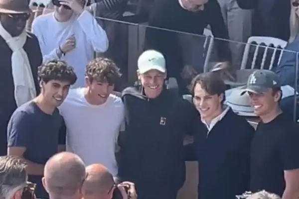 F1 roots for Sinner: parade of drivers at the Monaco Masters 1000 for Jannik