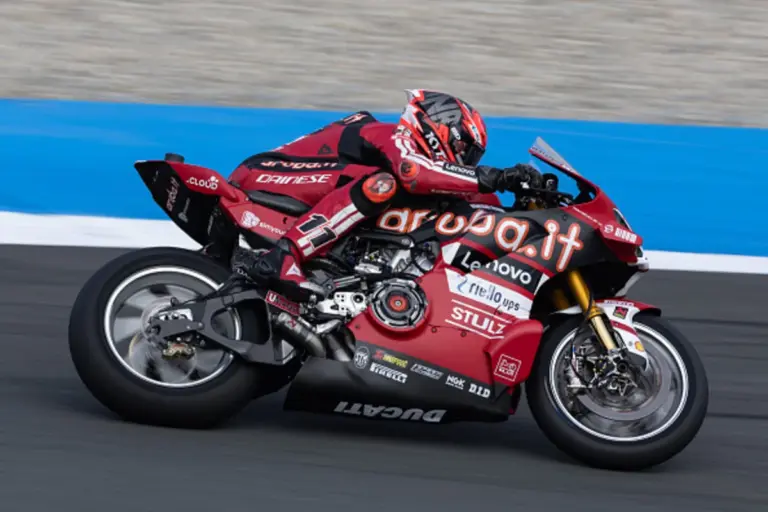 Assen 2026, Race 1: not even the rain stops Bulega