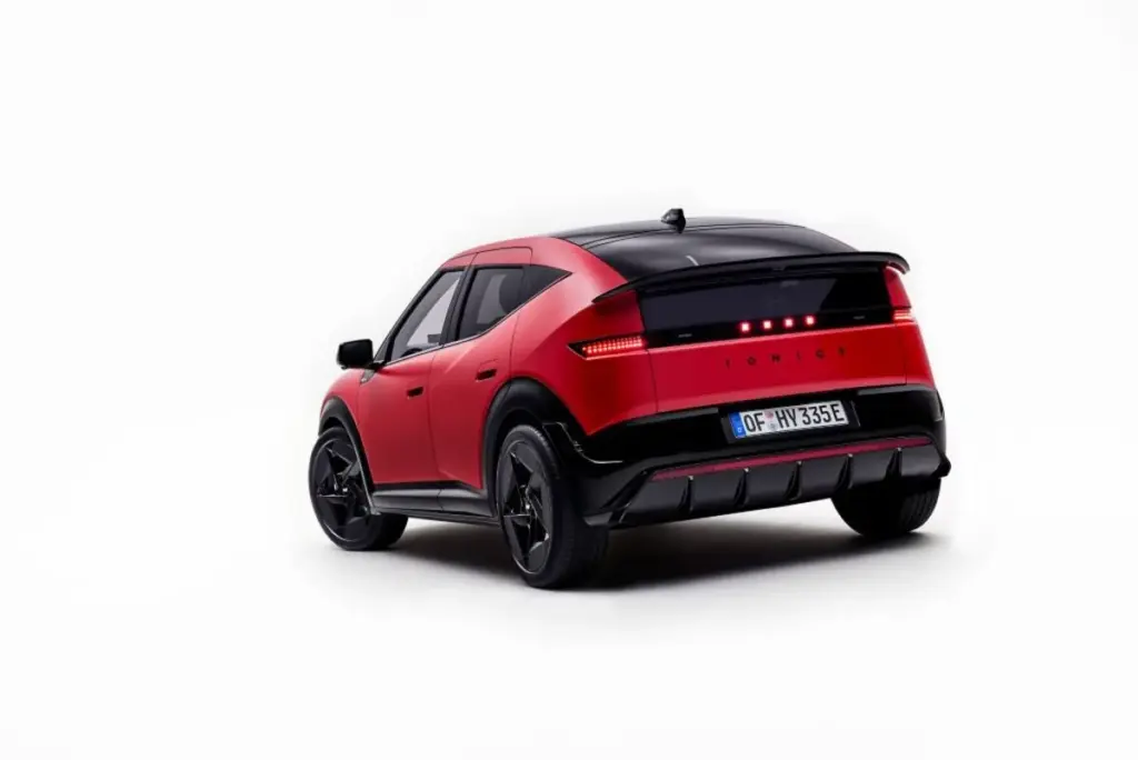 Hyundai IONIQ 3 off