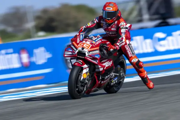 Tardozzi: “Marquez's crash? There was wind and he didn't have enough front load, which lifted and lost grip”