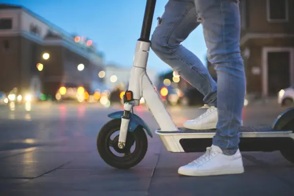 Electric scooters, news from the MIT on license plates