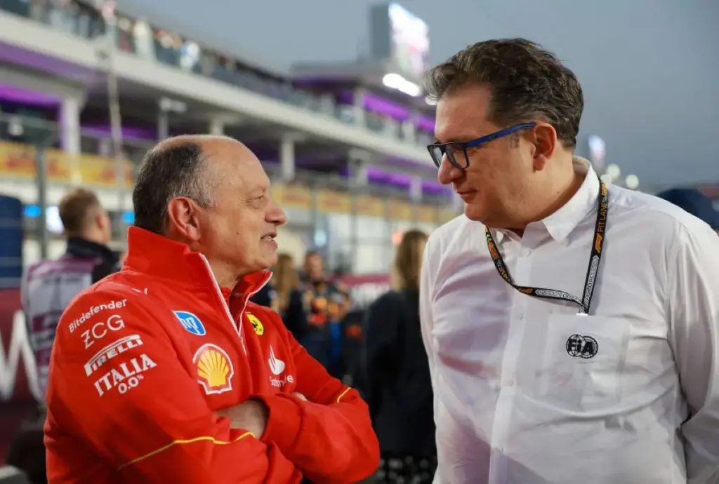 F1 Qatar GP 2025, Lusail: Frederic Vasseur (Ferrari) talks with Nikolas Tombazis (FIA) - Photo: Getty Images