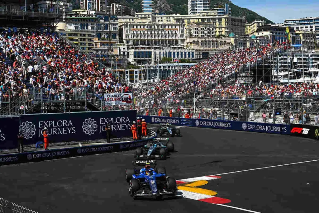 F1 GP Monaco 2025, Monte Carlo: Carlos Sainz (Williams) tiene dietro le Mercedes di George Russell e Kimi Antonelli - Foto: Getty Images