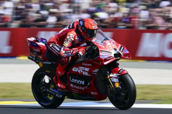 Injuries, Marquez wants fewer GPs: “With 44 races we do not limit the risks. I 'paralyzed' myself watching Alex's accident”