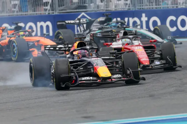 Official: 5-second penalty – irrelevant – for Verstappen for not respecting the pit exit line