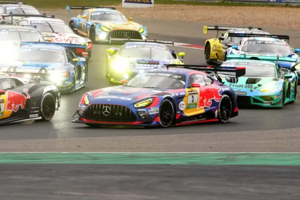 Verstappen's unreal first stint at the Ring: from tenth to first with an outside overtake on the grass – VIDEO