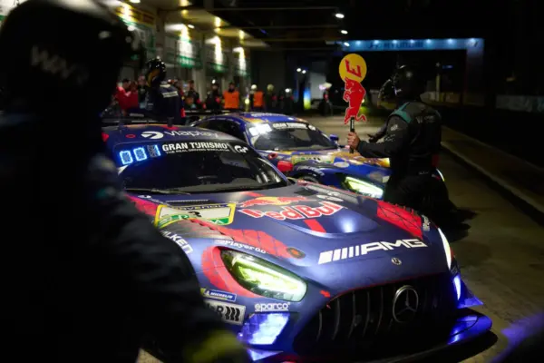 Verstappen passes Engel in the night, what a thrill then in the counterattack: at the Ring it is a Mercedes derby for the victory – VIDEO