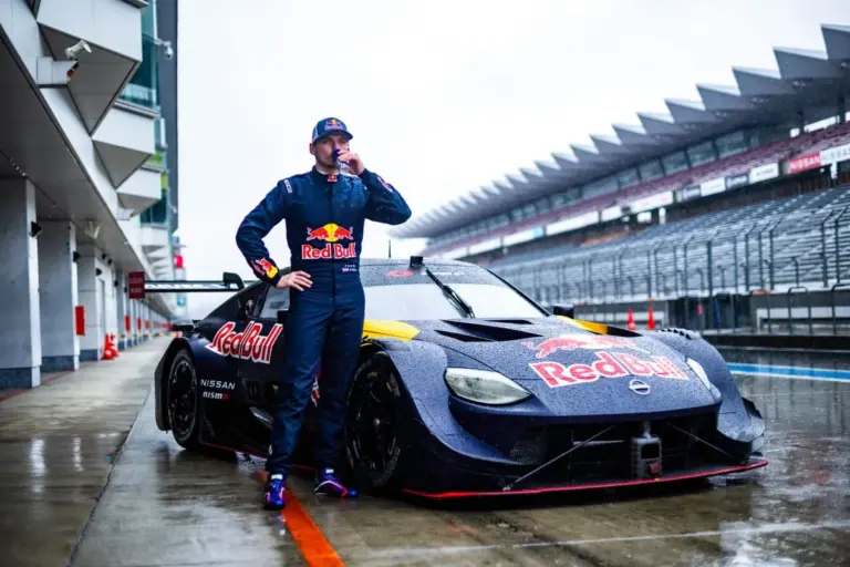 Verstappen under the Fuji downpour with a Nissan SuperGT: the (harsh) comparison with a Japanese rival