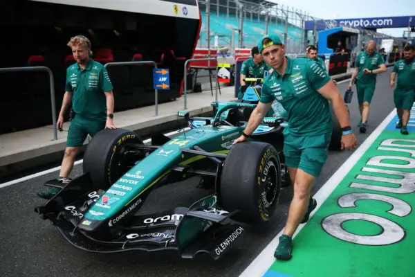 Aston Martin embarrassment: in Miami no updates and cars stopped in the pits for the first half hour of FP1