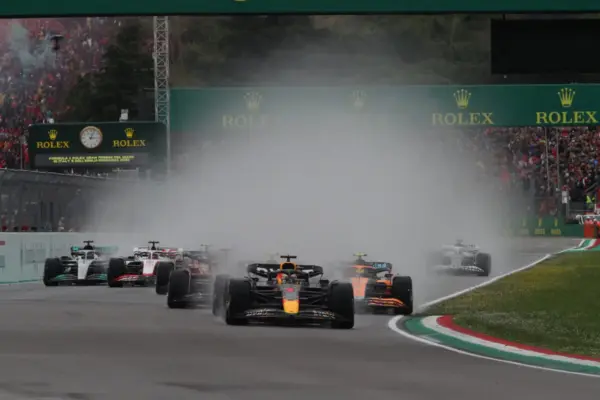 Wet race and new rules: Verstappen and Hamilton know how it's done