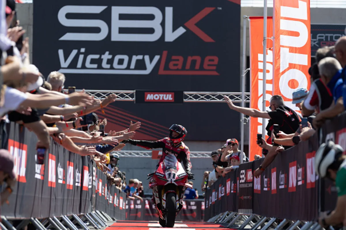 Balaton Park 2026, Race 1: Bulega sets record in Hungary