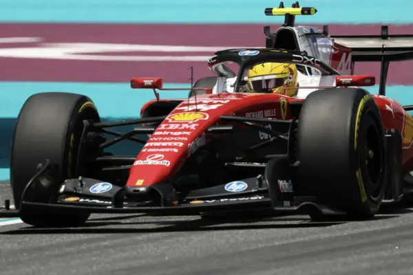 Hamilton: “Mercedes, McLaren and Red Bull do something different with the front wing”