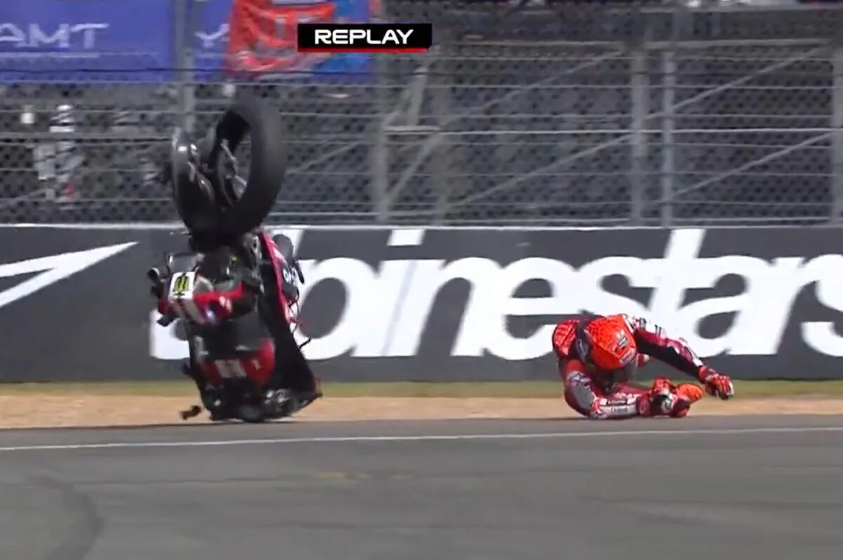 Marquez, another scare: very bad fall in the Sprint. Fears for the right foot, he is at the medical center